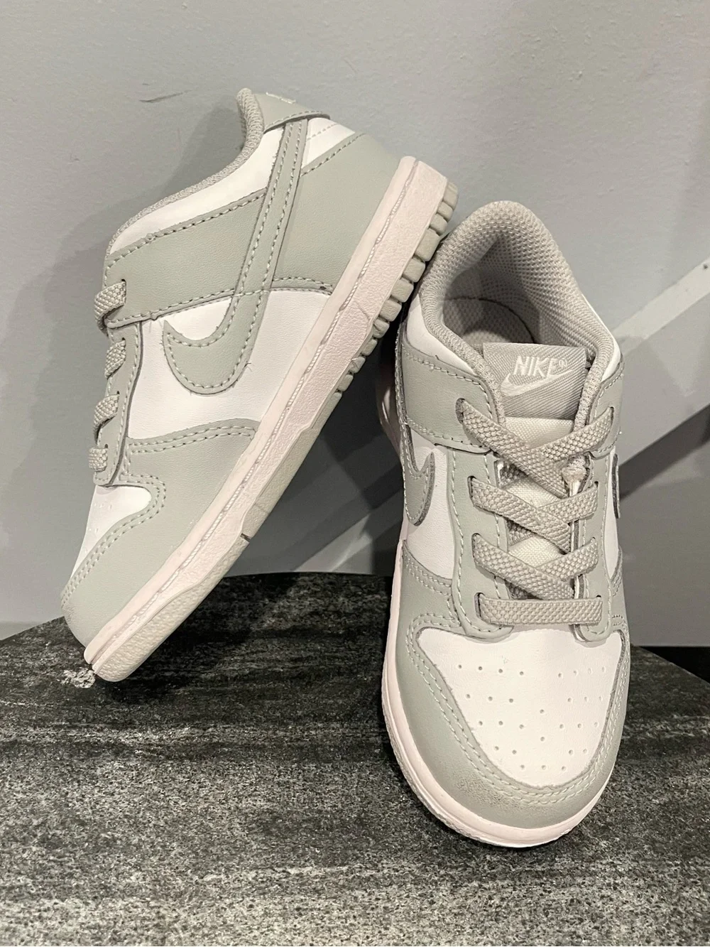 Nike Kids Low-Top Sneakers in Light Gray and White 9C